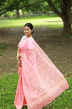 সেমি মসলিন শাড়ি – হালকা গোলাপিতে হাতের ছোঁয়ায় নরম রূপ - Image 4