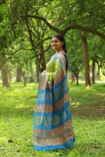 Meghrong Block Shari – সবুজ নকশায় নীল পল্লুর ছোঁয়া - Image 3