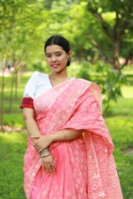 সেমি মসলিন শাড়ি – হালকা গোলাপিতে হাতের ছোঁয়ায় নরম রূপ - Image 3