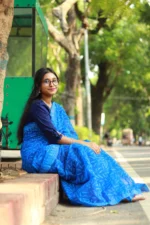 Neel Pakhi হাফ সিল্ক – হ্যান্ড পেইন্টেড ঐতিহ্য আর আধুনিকতার নীল গাঁথুনি - Image 4