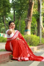 Ranga Alpona – উজ্জ্বল লাল ব্লক প্রিন্টেড কটন শাড়ি - Image 2