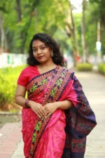 হাফসিল্ক শাড়ি – গোলাপি ঐতিহ্যে নীল নকশার ছোঁয়া - Image 2