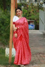 Lal Koli – লাল-সাদা ব্লক প্রিন্টেড সেমি মসলিন শাড়ি - Image 2