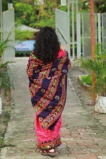 হাফসিল্ক শাড়ি – গোলাপি ঐতিহ্যে নীল নকশার ছোঁয়া