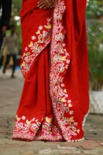 ধুপিয়ান সিল্ক শাড়ি – লাল ঐতিহ্যে সাদা শিল্পের ছোঁয়া - Image 2