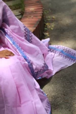 Anuragi Half-Silk – গোলাপি বেসে নীল-বেগুনি ব্লকে মিষ্টি মনভোলানো সাজ - Image 6