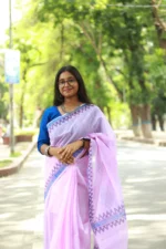 Anuragi Half-Silk – গোলাপি বেসে নীল-বেগুনি ব্লকে মিষ্টি মনভোলানো সাজ